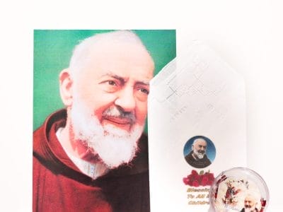 Blessed Linen Cloth, Boxed Scented Rosary & Padre Pio Portrait – Gift Pack