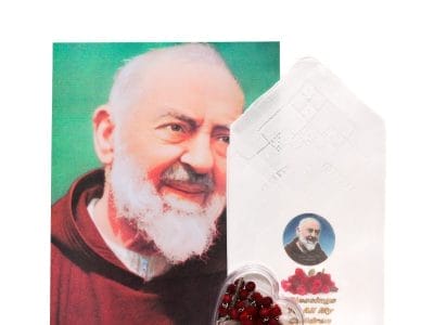 Blessed Linen Cloth, Heart Shaped Boxed Scented Rosary & Padre Pio Portrait – Gift Pack